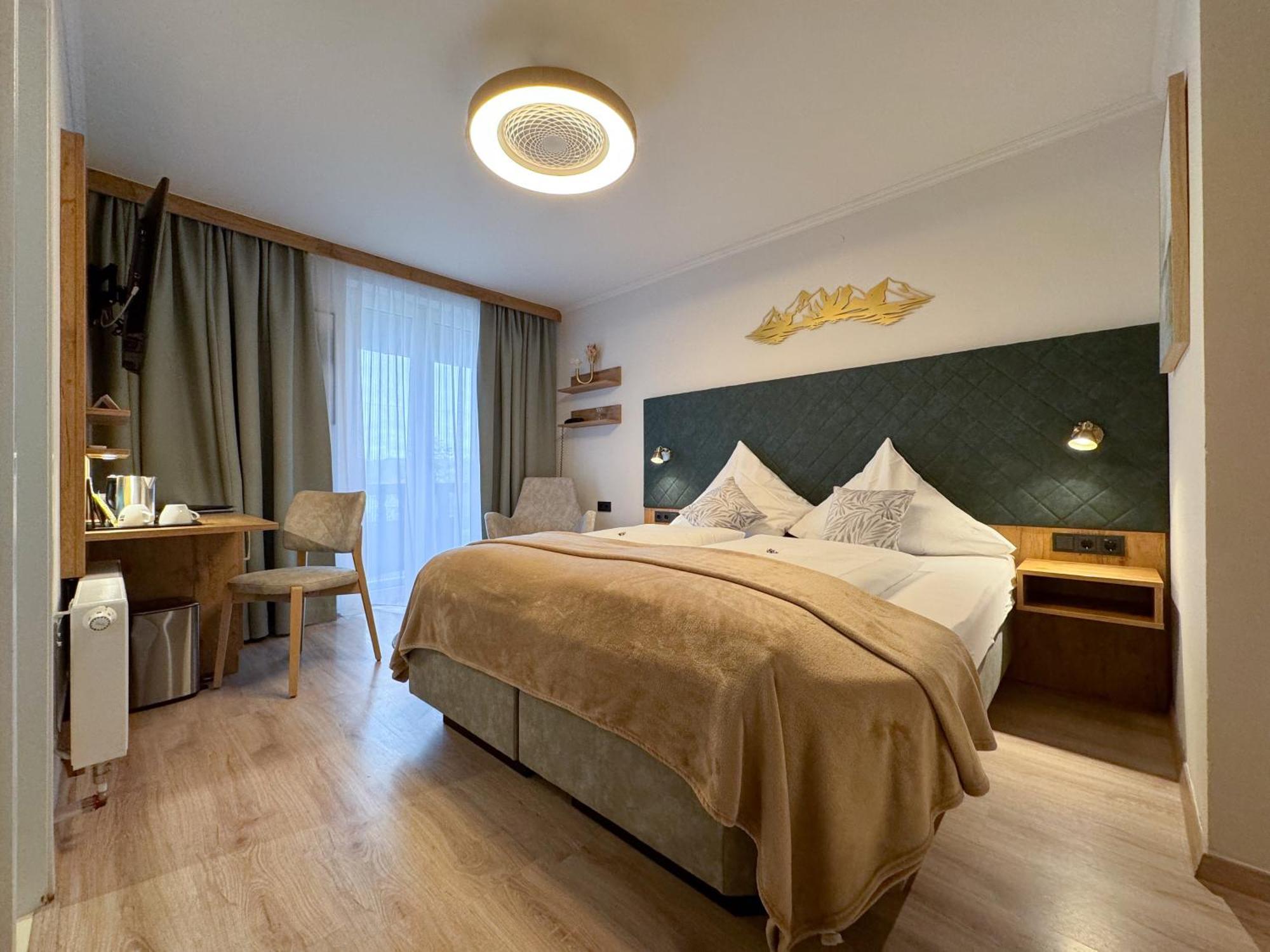 Hotel Schlossblick Chiemsee Приен ам Химзее Екстериор снимка
