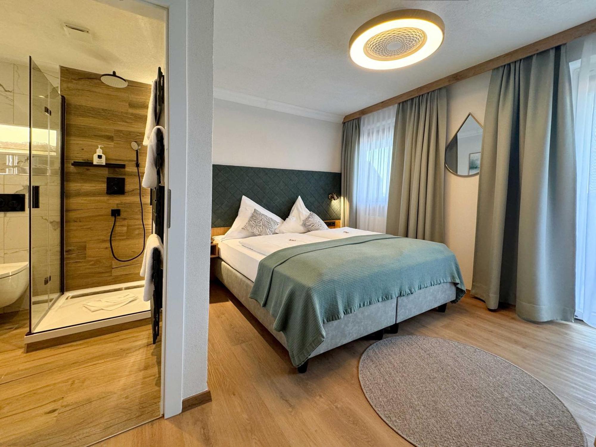 Hotel Schlossblick Chiemsee Приен ам Химзее Екстериор снимка