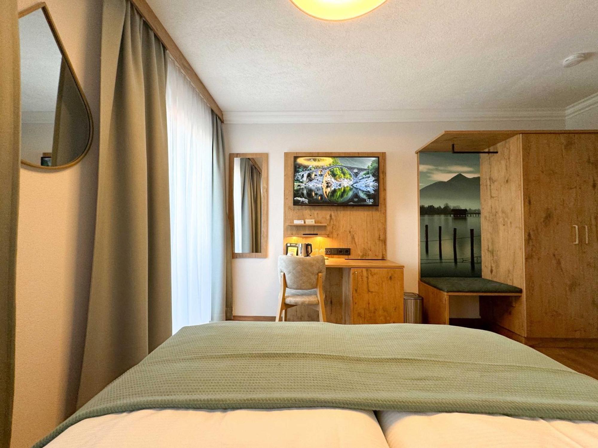 Hotel Schlossblick Chiemsee Приен ам Химзее Екстериор снимка